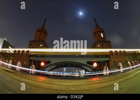 Bright lines of light afre pictured over Oberbaum Bridge in Berlin, Germany, 20 February 2013 (TIME EXPOSURE). They are produced by cars and railways crossing the bridge. The bridge will be reopened for traffic in both ways after months of construction works on 21 February 2013. Photo: PAUL ZINKEN Stock Photo