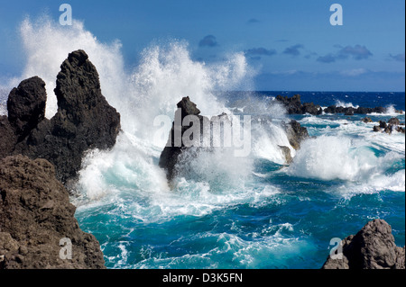 Waves crashing on volcanic rocks. Laupahoehoe Point Beach Park. Hawaii, the big Island. Stock Photo