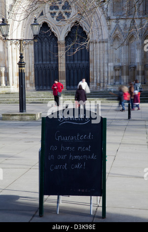 Bennetts Cafe York Minister and Café Sign, saying No Horsemeat in our Carrot Cake. Stock Photo