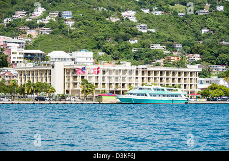 Charlotte Amalie, St. Thomas, The Windward Passage Hotel on the waterfront with a yacht docked at the pier Stock Photo