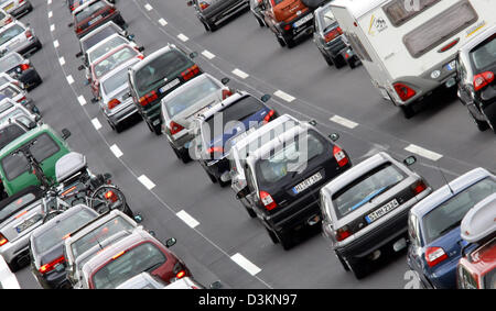 (dpa) - Vacationers are caught up in a traffic jam on their way South on the A99 near Munich, Germany, 30 July 2005. According to the police the beginning of the holidays in Bavaria leads to traffic jam and obstruction of traffic since the early morning. On the autobahn A8 Munich - Salzburg the cars accumulated on a length of up to 20 kilometres. Before the Tauern tunnel a tailback Stock Photo