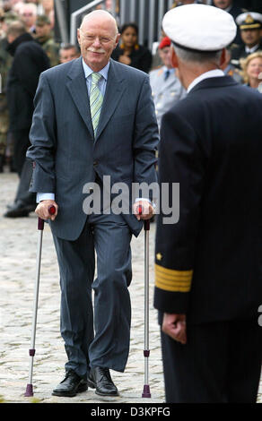 (dpa) - Walking on crutches after a motorcycle accident German Defence Minister Peter Struck (L) congratulates young marines after their swearing-in ceremony in front of the German Maritime Museum in Bremerhaven, Germany, Thursday, 11 August 2005. The public swearing-in ceremony took place on the occasion of the '50 Jahre Bundeswehr' celebration in conjunction with the internationa Stock Photo