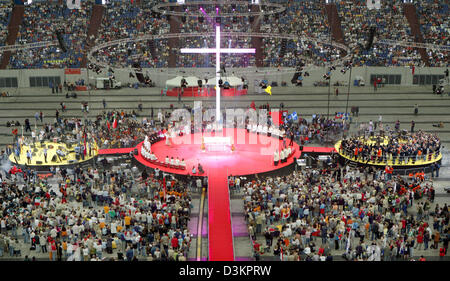 (dpa) - The picture shows World Youth day pilgrims during a mass worship at the Arena Auf Schalke, Gelsenkirchen, Germany, Sunday 14 August 2005. Bishop Felix Genn ministers for 60,000 attenders. From 15 August to 21 August 2005, the 20th World Youth Day takes place in Cologne. Pope Benedict XVI. will attend the gathering from Thursday 18 Agust to Sunday 21 August 2005. Photo: Rolf Stock Photo
