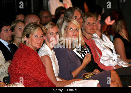 (dpa) - Norwegian Crown Princess Metter-Marit (C), wearing a violet dress, visits a fashion show during the Norwegian fashion week in Oslo, Norway, 17 August 2005. Photo: Albert Nieboer (NETHERLANDS OUT) Stock Photo