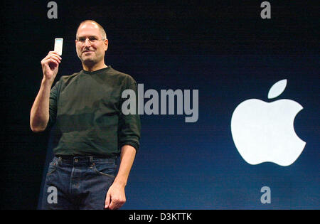 (dpa) - Apple Computer CEO Steve Jobs introduces the newest iPod, the iPod Nano, in San Francisco, USA, 07 September 2005. Apple also announced a partnership with mobile phone giant Motorola to market a iTunes cell phone. Photo: Jochen Siegle Stock Photo