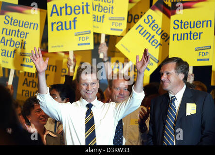 (dpa)  - FDP chairman Guido Westerwelle (C) is being celebrated by delegates at the extraordinary party convention in Berlin, Sunday, 11 September 2005. Pictured beside him are the General Secretary Dirk Niebel (2R) and the chairman of the Liberal parliamentary fraction Wolfgang Gerhard (R).  A week before the Bundestag election the FDP Chairman Westerwelle presentes a so called 'c