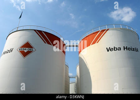 (dpa) - The picture shows a heating oil tank farm in Frankfurt Main, Germany, 18 August 2005. Photo: Heiko Wolfraum Stock Photo