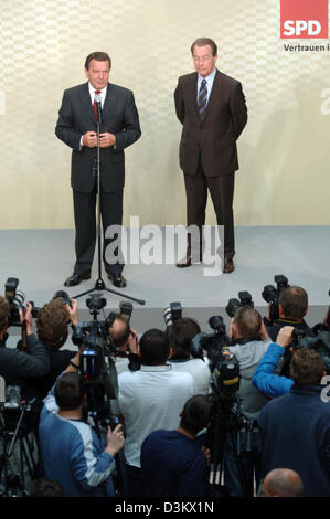 (dpa) - German Chancellor Gerhard Schroeder (L) comments the election results together with SPD chairman Franz Muentefering prior to the SPD's post-election meeting in Berlin, Germany, Monday 19 September 2005. The conservative Union of CDU and CSU has only marginaly won the 2005 Bundestag election. Since there is no majority for a coalition between CDU/CSU and FDP the door is open Stock Photo