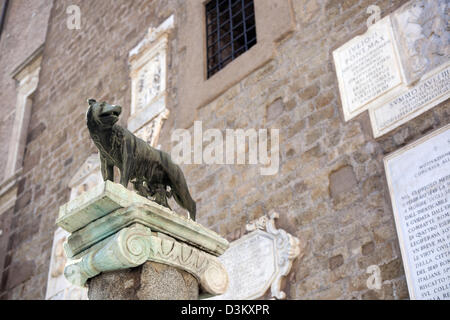 Statue on a pillar of the she-wolf suckling Romulus and Remus on the Capitoline Hill in Rome Stock Photo