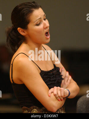 (dpa) - Russian star soprano Anna Netrebko rehearses at the 'Neuen Philharmonie' concert hall in Recklinghausen, Germany, Tuesday, 27 September 2005. The rehearsals covered a cross section of operas for two concerts, which are going to be staged in the German cities of Mannheim and Hanover in October 2005. Photo: Horst Ossinger Stock Photo