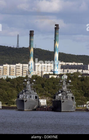 (dpa) - The picture dated 04 August 2005 shows two warships of the Northern Fleet at the Russian Naval Infantry base at the harbour of Severomorsk, Russia. Photo: Hinrich Baesemann Stock Photo