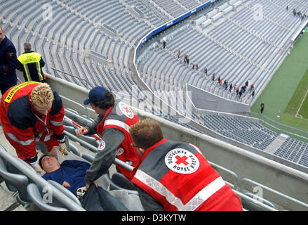 (dpa) - Paramedics rescue an injured during an emergemcy practice for the Soccer World Championship 2006 at the Allianz arena in Munich, Germany, Saturday 08 October 2005. It dealed with a staged detonation of an explosive body in the fully occupied upper stands during a soccer match. Photo: Frank Maechler Stock Photo