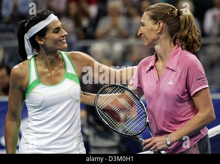 (dpa) - Former world class tennis pros German Steffi Graf (L) and Argentinian Gabriela Sabatini congratulate eacch other after the exhibition match in the SAP-Arena in Mannheim, Germany, Saturday 15 October 2005. The former leader of the world ranking list defeated her longtime contrahent from Argentina in a highclass match 6-4; 6-2. The two world stars played a match with many hau Stock Photo