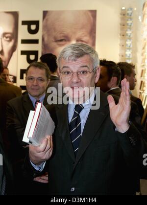 (dpa) - Former German Foreign Minister Joschka Fischer pictured during his visit to the international book fair in Frankfurt, Germany, 20 October 2005. Photo: Frank May Stock Photo