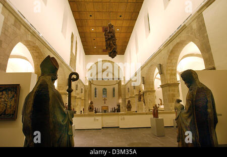 (dpa) - The picture shows the wooden statues of St Vigilius (L) and 'John Baptist with lamb' of the former high altar of Bozen Parish Church at the Schnuetgen museum in Cologne, Germany, 21 October 2005. Dome capitular Alexander Schnuetgen (1843-1918) laid the basis for this collection of christian art from the Middle Ages to the 19th century which he donated to the city of Cologne Stock Photo