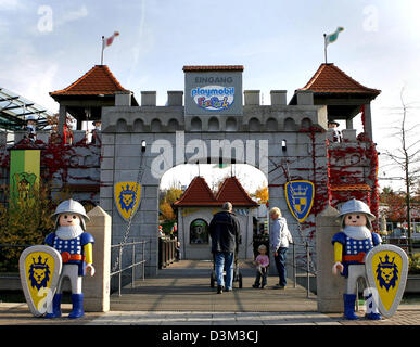 (dpa) - Two overdimensional Playmobil knight figures stand at the entrance of the Playmobil-FunPark in Zirndorf near Nuremberg, Germany, 27 October 2005. Photo: Daniel Karmann Stock Photo