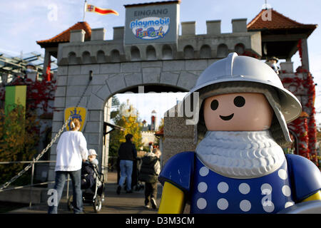 (dpa) - An overdimensional Playmobil knight figure pictured at the entrance of the Playmobil-FunPark in Zirndorf near Nuremberg, Germany, 27 October 2005. Photo: Daniel Karmann Stock Photo