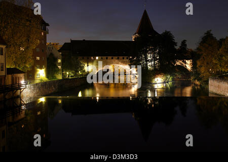 (dpa) - The picture shows the nocturnal view from the Max bridge on the Pegnitz river and the Schlayer tower at the Haller gate in Nuremberg, Germany, 26 October 2005. Photo: Daniel Karmann Stock Photo