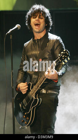 (dpa) - Billie Joe Armstrong, 'Green Day' leader singer, performs 'Wake me up when September ends' during the German TV show 'Wetten, dass...?' ('Bet that...?') in Mannheim, Germany, 05 November 2005. Photo: Ronald Wittek Stock Photo