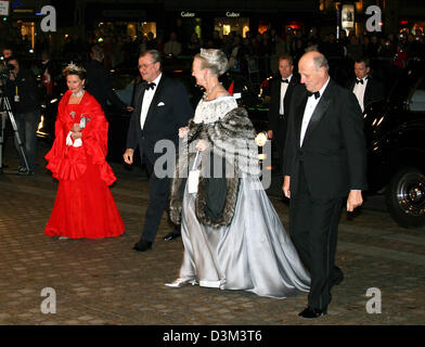 (dpa) - Queen Sonja of Norway, Prince Henrik and Queen Margrethe of Denmark and King Harald of Norway (L-R) arrive on the occasion of the Norway's royal couple state visit at the Royal Theatre in Copenhagen, Denmark, Monday 7 November 2005. (NETHERLANDS OUT) Photo: Albert Nieboer Stock Photo