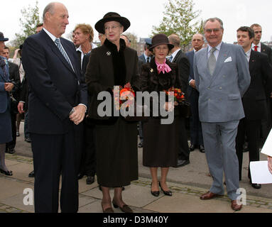 (dpa) - King Harald of Norway, Queen Margrethe of Denmark, Queen Sonja of Norway and Prince Henrik of Denmark (front L-R) visit the Norwegian Church in Kopenhagen, Denmark, Tuesday 08 November 2005. Photo: Albert Nieboer (NETHERLANDS OUT) Stock Photo