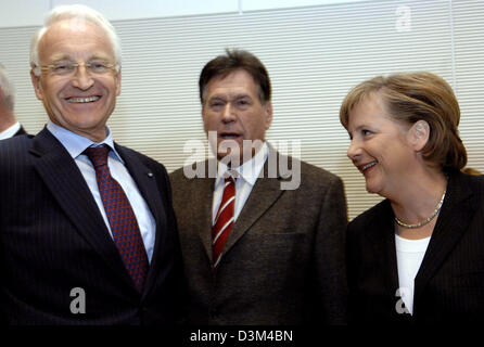 (dpa) - Designated German Federal Chancellor and CDU chairwoman Angela Merkel (R) stands next to Edmund Stoiber (L), Prime Minister of the German state of Bavaria, and Michael Glos (C), Head of the Bavarian CSU, prior to the CDU/CSU caucus at the Reichstag building in Berlin, Germany, 13 November 2005. The Union faction met to debate the coalition agreement. Merkel intends to expla Stock Photo