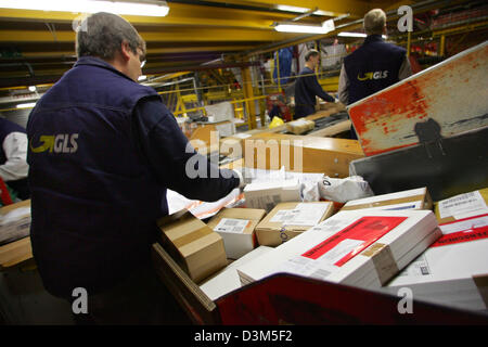 (dpa) - Staff of the parcel service General Logistics Systems (GLS) sort packages and parcels at the shipment centre in Neuenstein, Germany, Tuesday, 22 November 2005. The headquarter of Europe's third largest parcel service is located in Neuenstein. Photo: Uwe Zucchi Stock Photo