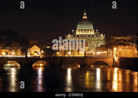 (dpa) - The illuminated St Peter's Cathedral stands tall above the River Tiber at high tide in Rome, Italy, 28 November 2005. Photo: Lars Halbauer Stock Photo