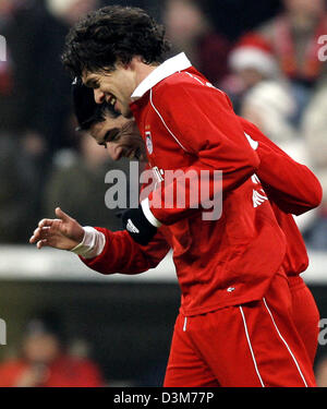 (dpa) - Munich's Michael Ballack (front) celebrates after his 1-0 goal with his team-mate Roy Makaay during the Bundesliga soccer match FC Bayern Munich vs. 1st FC Kaiserslautern at the Allianz arena in Munich, Germany, 11 December 2005. Photo: Matthias Schrader (Attention: NEW EMBARGO CONDITIONS! The DFL has prohibited publication and further utilisation of the pictures during the Stock Photo