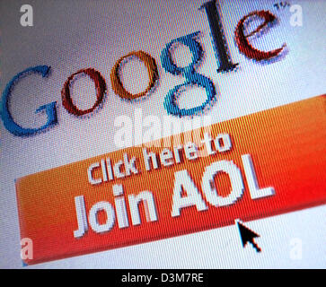 (dpa) - The logo of internet search engine Google can be seen above a block featuring the inscription 'Click here to join AOL' (illustration from 18 December 2005). Google wants to buy a five per cent share of America Online (AOL) for one billion dollars (833 million euros) and thus extend its advertisement cooperation with AOL. This is based on US media reports from Saturday, 17 D Stock Photo