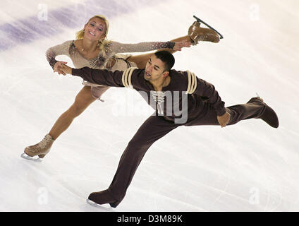 (dpa) - Aljona Savchenko and Robin Szolkovy (R) perform in the freestyle skating competition at the German Championships in Figure Skating in Berlin, Friday, 30 December 2005. The couple from Chemnitz, Germany, won the German Championship title in the category couple's mast class in figure skating. Photo: Michael Hanschke Stock Photo
