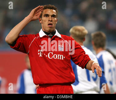 (dpa) - FC Bayern Munich's French defender Valerien Ismael celebrates his 1-0 goal against FC Hansa Rostock during a test match at the Ostsee stadium in Rostock, Germany, Wednesday 18 January 2006. With the match Rostock celebrated its 40th club anniversary. Photo: Bernd Wuestneck Stock Photo