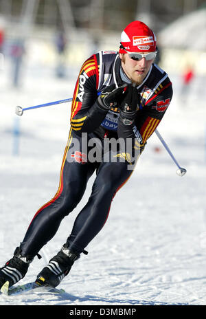German cross-country skier Axel Teichmann in action during a practice run in Oberstdorf, Germany, Friday, 20 January 2006. The FIS cross-country skiing world cup is going to take place in Oberstdorf from 21 January to 22 January 2006. Photo: Karl-Josef Hildenbrand Stock Photo