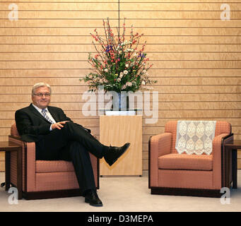 German Foreign Minister Frank-Walter Steinmeier waits for Japanese Prime Minister Junichiro Koizumi in Tokio, Japan, Tuesday 21 February 2006. After South Korea, Japan is the second station of Steinmeier's six-day Asia trip ending with a visit to Beijing, China. Photo: Tim Brakemeier Stock Photo