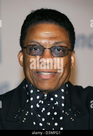 US American jazz legend Herbie Hancock smiles during the 'General Motors Annual Ten Celebrity Fashion Show' in Los Angeles, USA, Tuesday, 28 February 2006. Photo: Hubert Boesl Stock Photo