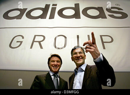 Adidas AG chairman Herbert Hainer and chief of finance Robin J. Stalker chat prior to the company's balance press conference in Herzorgenaurach, Germany, Thursday, 02 March 2006. German sporting goods giant Adidas reported Thursday a fourth-quarter net loss of four million euros, with earnings hit by the costs of its takeover of US rival Reebok. Photo: Daniel Karmann Stock Photo