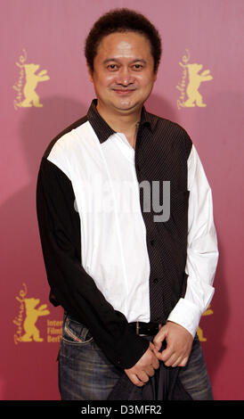 Chinese director Zhang Yuan is pictured during a photo call at the 56th International Film Festival in Berlin, Germany, Wednesday 15 February 2006. His film 'Kan Shang Qu Hen Mei' ('Little Red Flowers') run in this year's competition. Photo: Jan Woitas Stock Photo