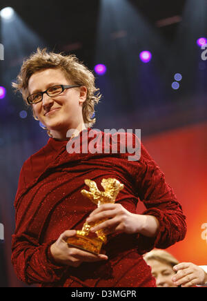 (dpa file) - Director Jasmila Zbanic shows the Golden Bear she was awarded  for her film 'Grbavica' at the 56th Berlinale Film Festival in Berlin, 18 February 2006. Photo: Jens Kalaene Stock Photo