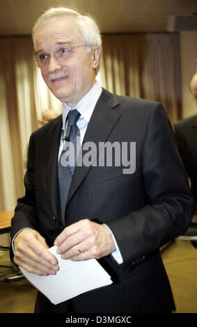 Hubertus Erlen, the CEO of Schering AG leaves the room after he made a statement at the company's headquarters in Berlin, Tuesday 14 March 2006. Schering's supervisory  board rejected the take over bid by its competitor Merck. The supervisory board agrees with the stand of the board of managing directors and opinions that the take over bid by Merck does not correspond with the valu Stock Photo