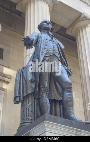 George Washington Statue outside the New York Stock Exchange on Wall Street Stock Photo