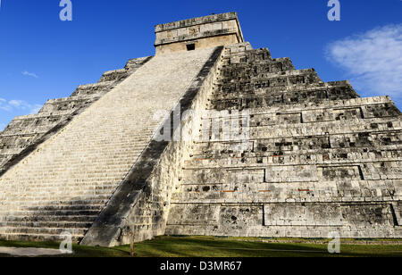 Chichen Itza feathered serpent pyramid, Mexico Stock Photo