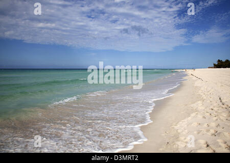 Azure blue water of Atlantic Ocean and tropical beach at the seaside resort Varadero / Playa Azul, Matanzas, Cuba, Caribbean Stock Photo