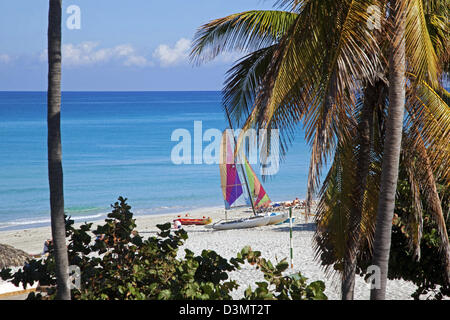 Azure blue water of Atlantic Ocean and tropical beach at the seaside resort Varadero / Playa Azul, Matanzas, Cuba, Caribbean Stock Photo