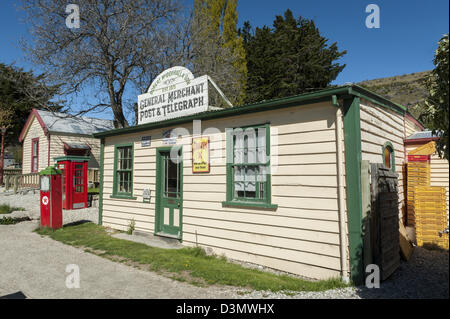 Cardrona general store and post office. Crown Range Road. New Zealand, South Island Stock Photo