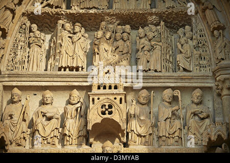 Gothic statues on the west entrance of the Cathedral of Notre-Dame, Amiens, France Stock Photo