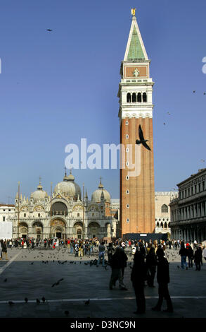 (dpa file) - Tourists and pigeons crowd the Piazza San Marco (Marcus Square) in front of the towering Campanile and the Basilica San Marco in Venice, Italy, 17 March 2006. Since 1987 the city and the lagoon are listed as UNESCO world heritage. Photo: Matthias Schrader Stock Photo