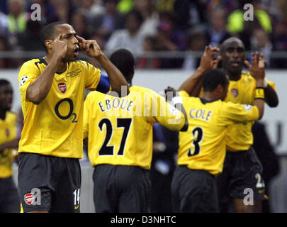 Arsenal London's captain Thierry Henry and his teammates Emmanuel Eboue and Ashley Cole celebrate Sol Campbell's (L-R) goal during the  UEFA Champions league final match 2006 against FC Barcelona at the Stade de France in Paris, France, Wednesday, 17 May 2006. The Gunners took a 1-0 lead in the 37th minute when Campbell headed in Henry's free kick. However Barcelona won the match 2 Stock Photo