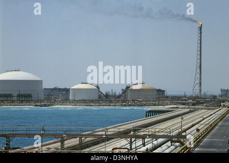 Pipelines leading to the oil exporting terminal at the largest oil refinery in the world,  at Ras Tanura, run by Saudi Aramco Stock Photo