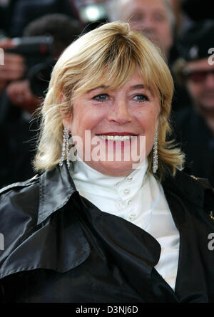 British singer and actress Marianne Faithfull arrives to the opening of the 59th Cannes Film Festival at the Palais de Festival in Cannes, France, 17 May 2006. Photo: Hubert Boesl Stock Photo