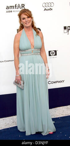 Sarah Ferguson, duchess of York, arrives at the traditional charity gala in the course of the Cannes Film Festival in Mougins, France, Thursday 25 May 2006. The gala benefits the amfAR Aids foundation. Photo: Hubert Boesl Stock Photo